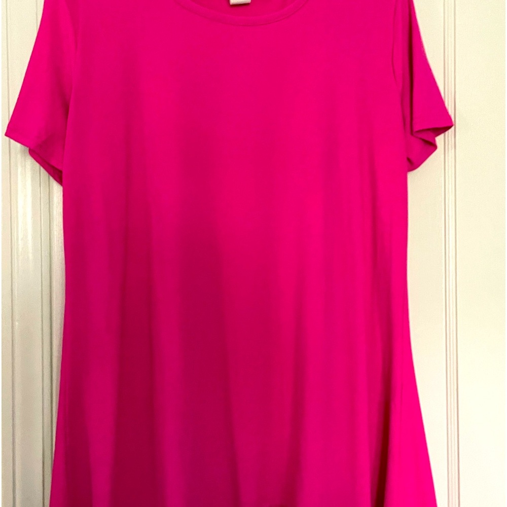 Pink T-shirt with asymmetrical hem